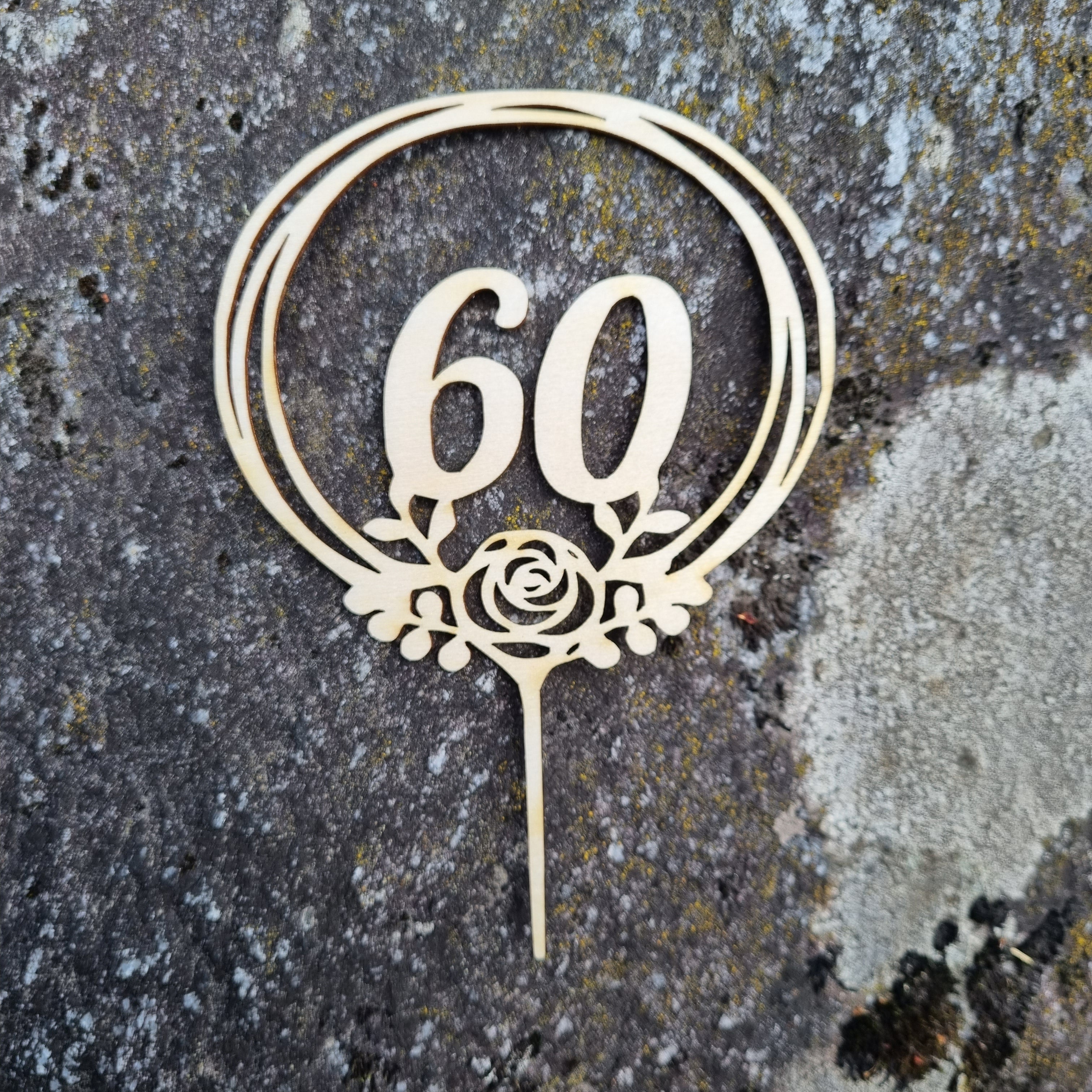 Numero kakkukoriste 60