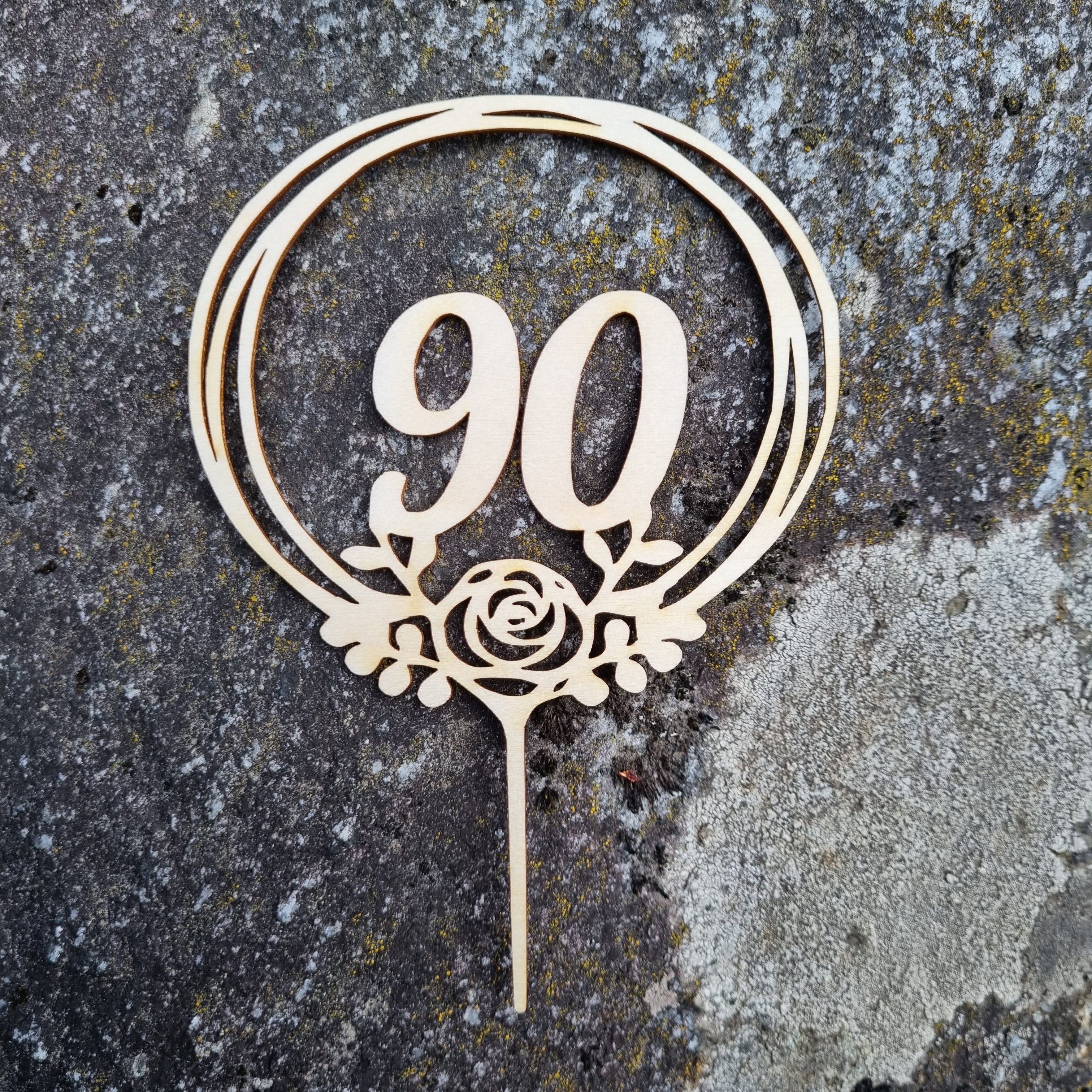 Numero kakkukoriste 90