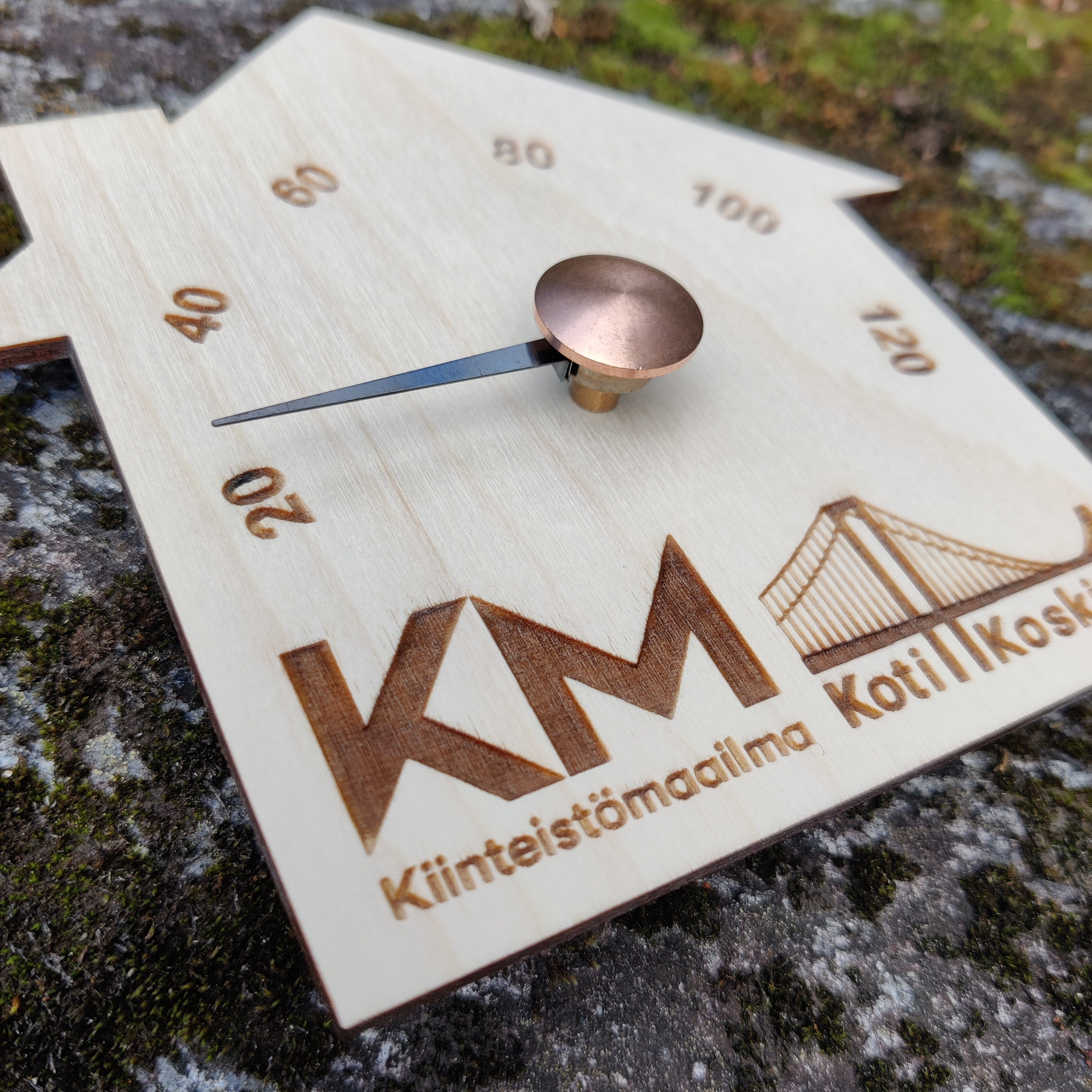 Koivuvanerista valmistettu saunamittari Kiinteistömaailmalle