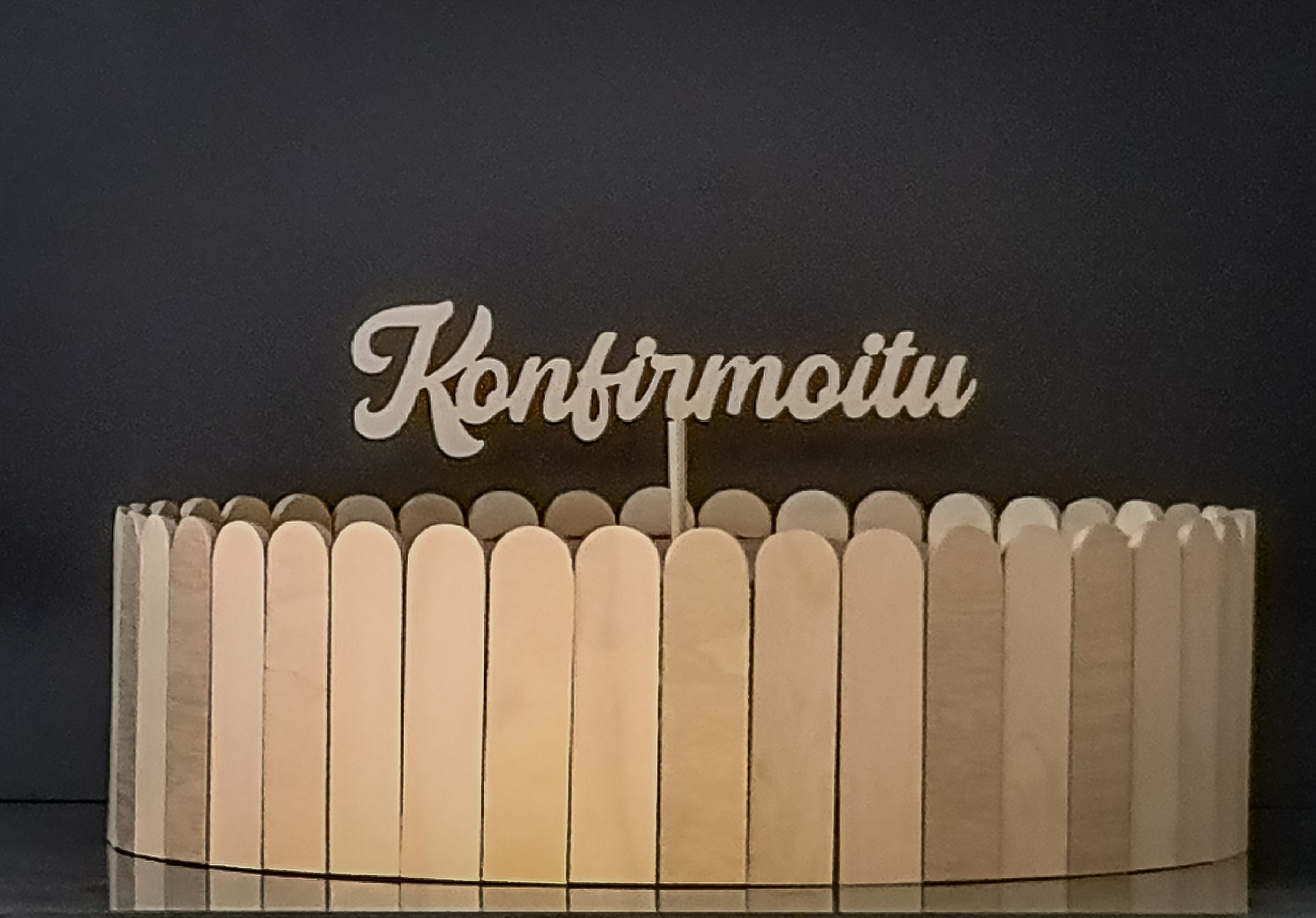 Rippikakkukoriste, konfirmoitu