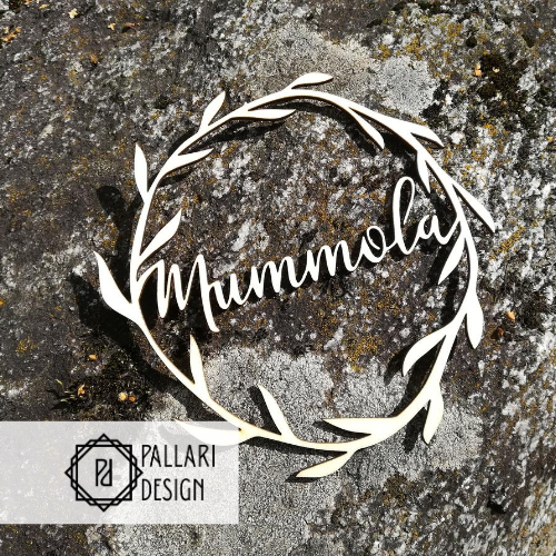 Laserleikattu köynnöskyltti Mummola -tekstillä